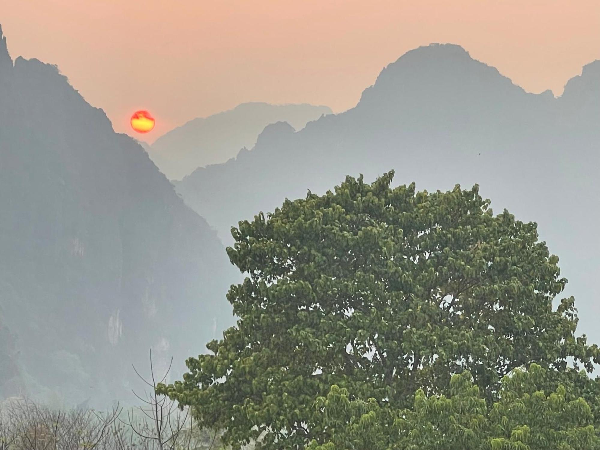 Blue Sunset Hostel Vang Vieng Exterior photo