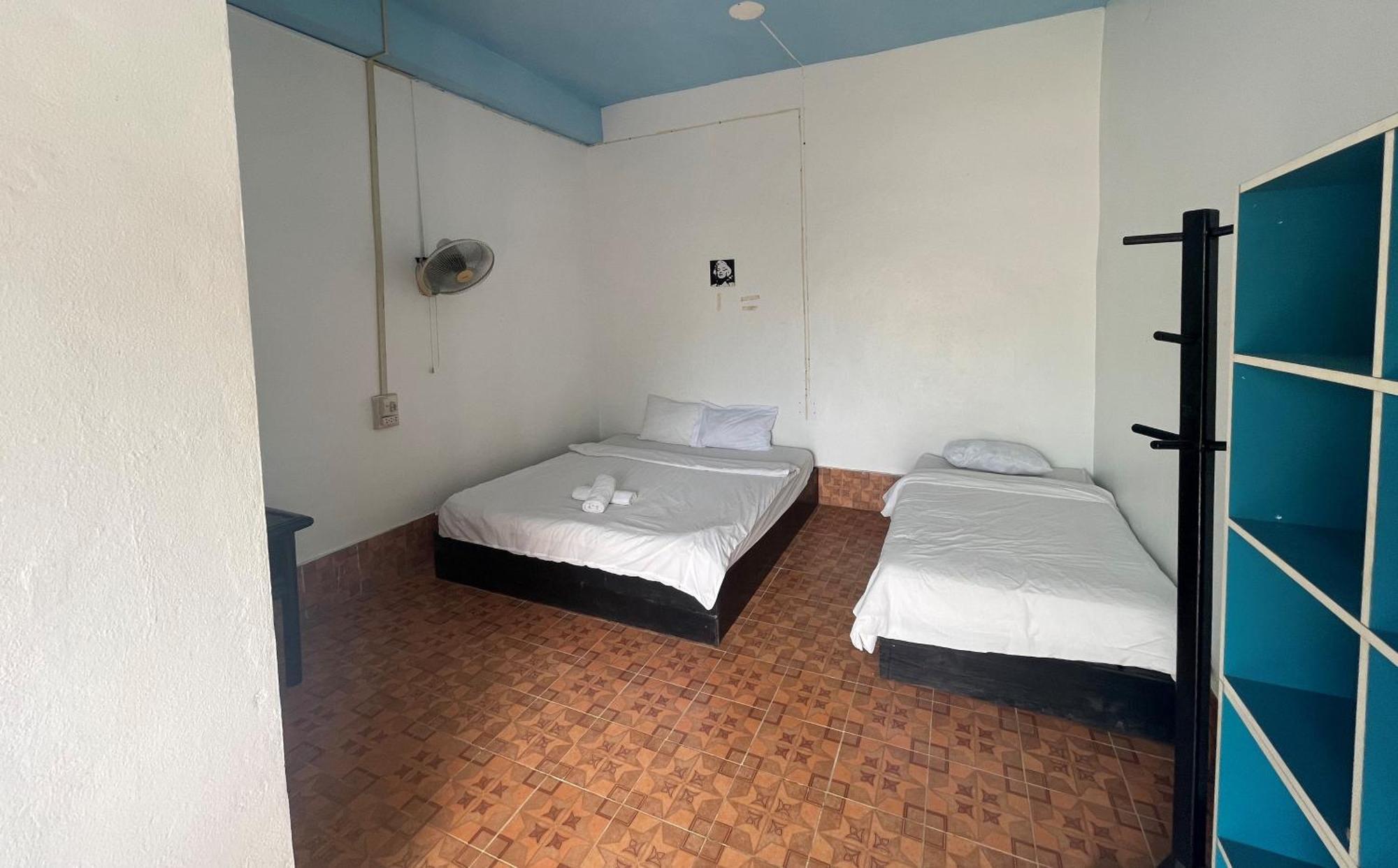 Blue Sunset Hostel Vang Vieng Room photo